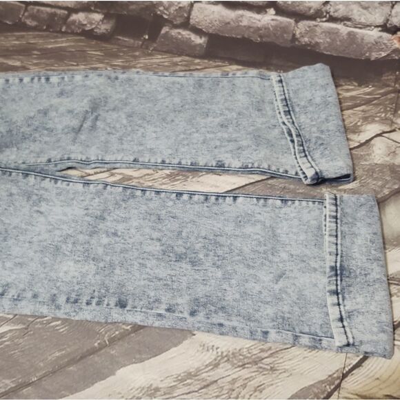 DG2 by Diane Gilman Stonewashed Jeans 8P - Picture 3 of 4